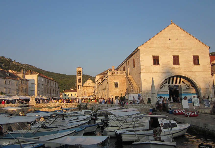 66794-piazza-hvar